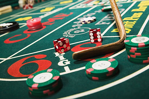 pursuer Android app home screen showing live blackjack table and sportsbook betting options
