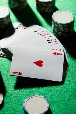 pursuer mobile app showing live blackjack table and low-data streaming mode